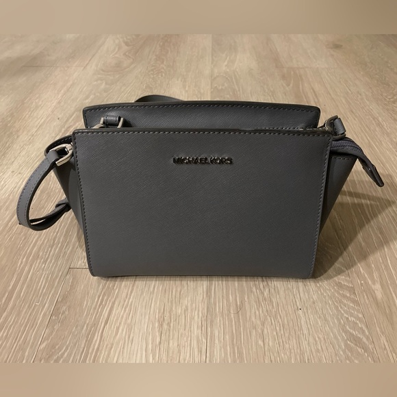 Michael Kors Handbag - Picture 1 of 4